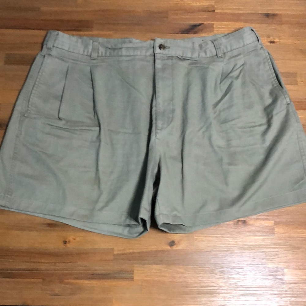 Cambridge Classics men’s shorts pleated olive